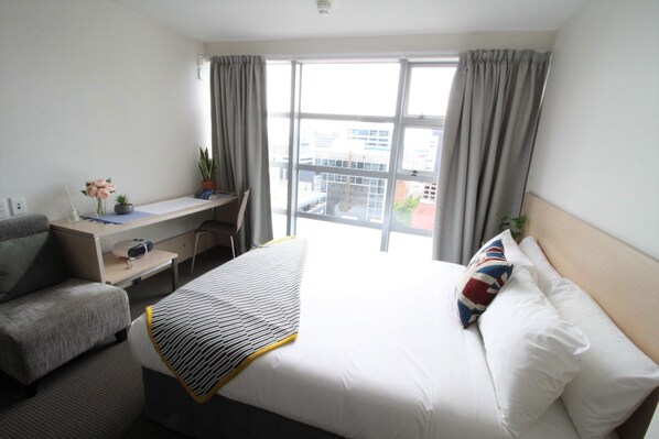 1 habitación, tabla de planchar con plancha, wifi gratis y ropa de cama 