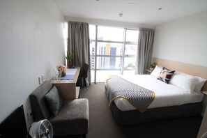 1 habitación, tabla de planchar con plancha, wifi gratis y ropa de cama 