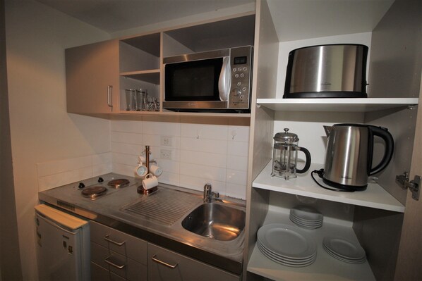 Apartment, 2 Bedrooms | Private kitchenette