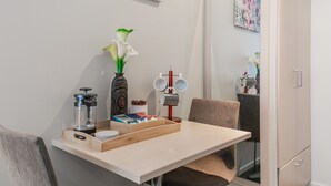 Unclassified image, 5 of 19, button - Sweet 2 Bedroom Apt with 2 Bathroom in CBD (Tetra 113) (Auckland)