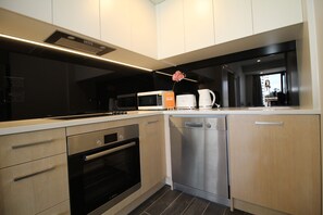 Apartment, 2 Bedrooms | Private kitchen