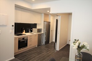 Apartment, 2 Bedrooms | Private kitchen