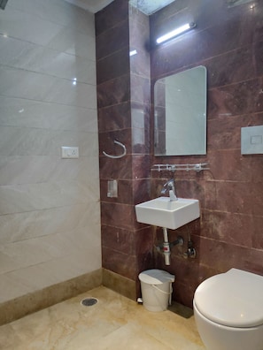 Suihku, ilmaiset hygieniatuotteet