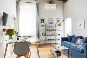 TV - Grotta Pinta Apartment - Int. 13 (Roma)