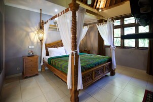 Deluxe Villa, 3 Bedrooms | 3 bedrooms, desk, free WiFi