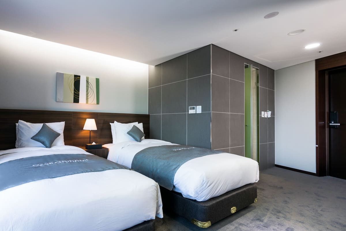 Twin kamer, uitzicht op bergen | Luxe beddengoed, donzen dekbedden, verduisterende gordijnen