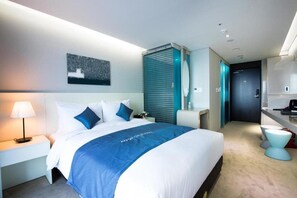 Bộ đồ giường cao cấp, chăn bông, màn/rèm cản sáng, phòng cách âm 