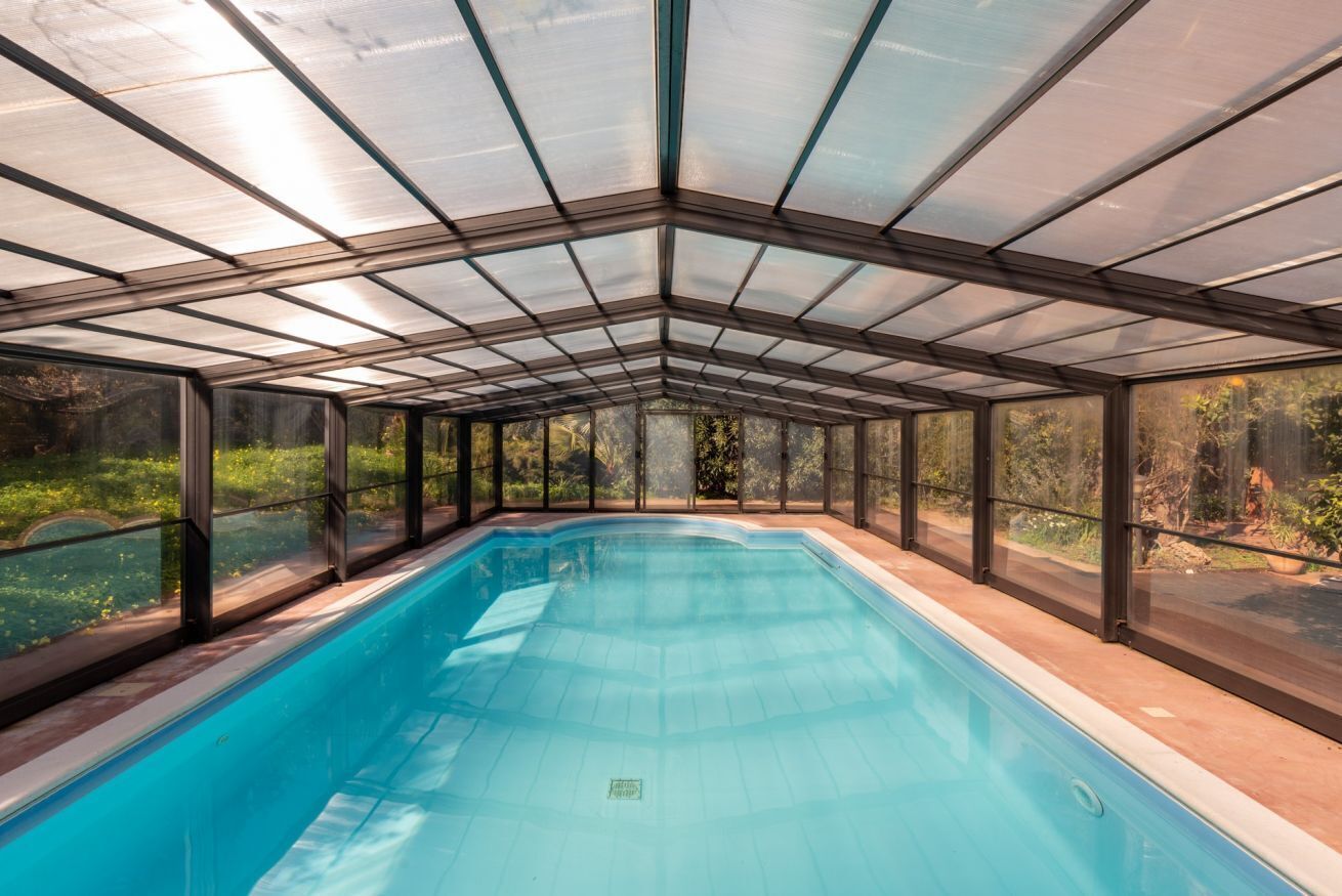 Piscina coperta, una piscina riscaldata