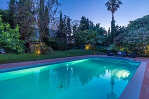 Piscina interna, piscina aquecida