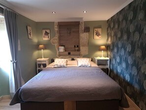 3 chambres, coffre-fort, fer et planche à repasser