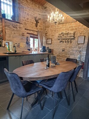 Dining - Gîte Sous le tilleul with above ground pool (Couture)