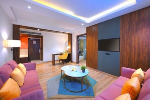 Suite | Living area | 43-inch flat-screen TV with cable channels
