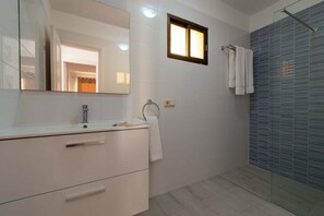 Shower, hair dryer, towels - Mare Verde 2 (Costa Adeje)