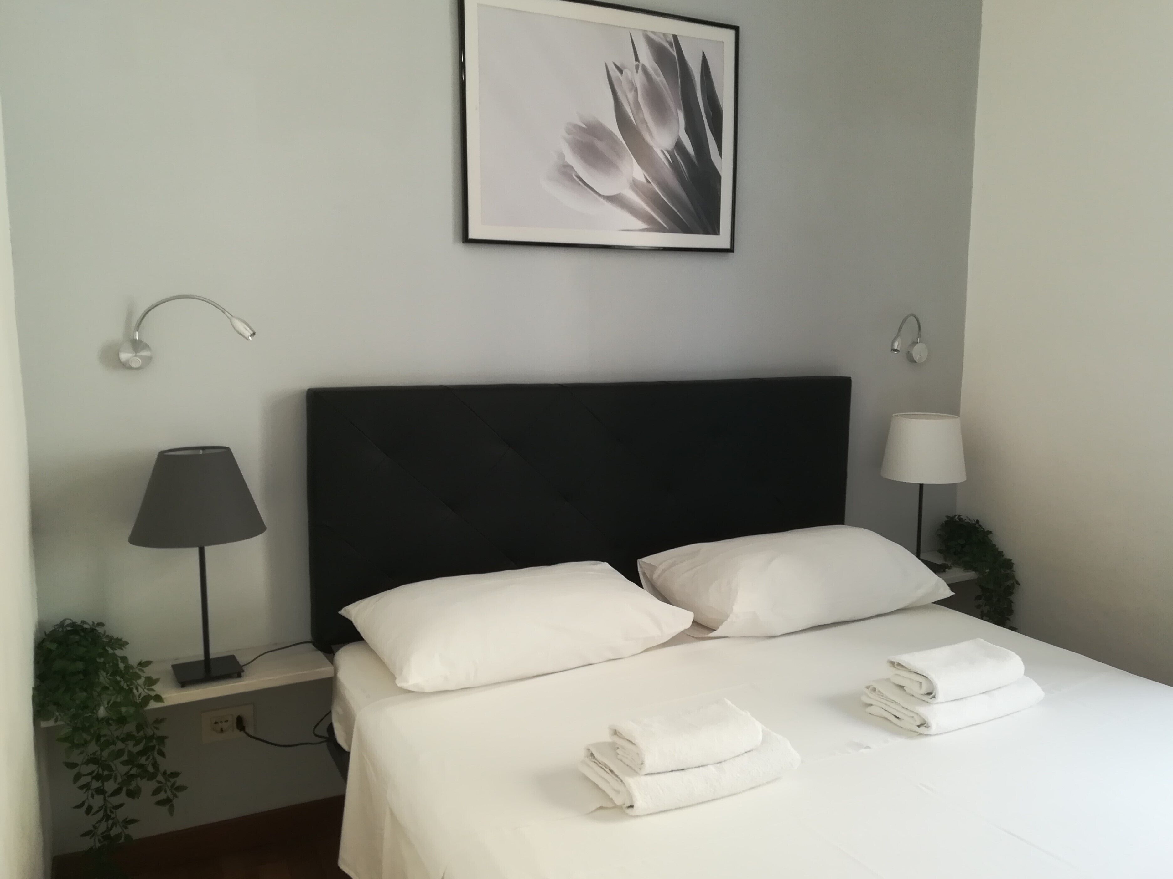 2 bedrooms, desk, iron/ironing board, free WiFi