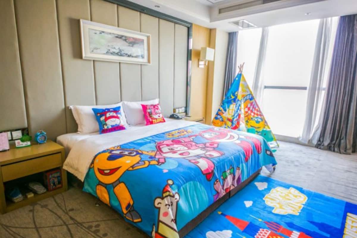 family room | minibar, blackout curtains, rollaway beds, free wifi