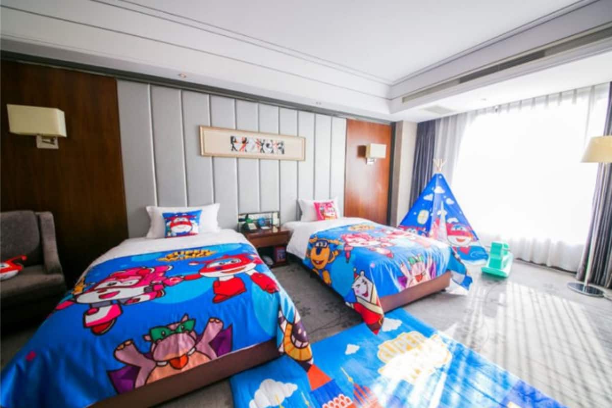 Superior Family Room,Twin Beds | Minibar, blackout drapes, rollaway beds, free WiFi