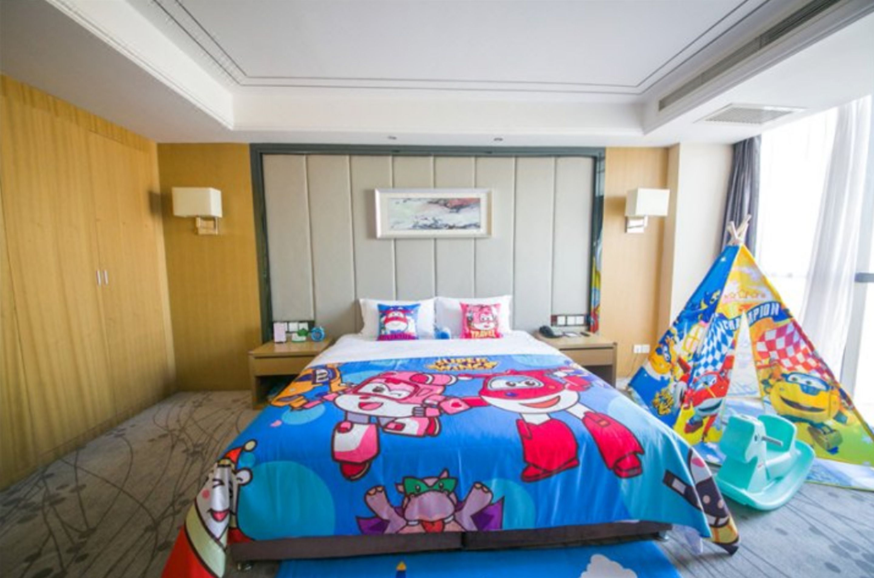 family room | minibar, blackout curtains, rollaway beds, free wifi