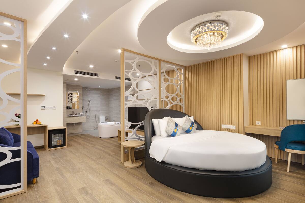 Phòng Suite, quang cảnh biển | Minibar, két bảo mật tại phòng, bàn, màn/rèm cản sáng 