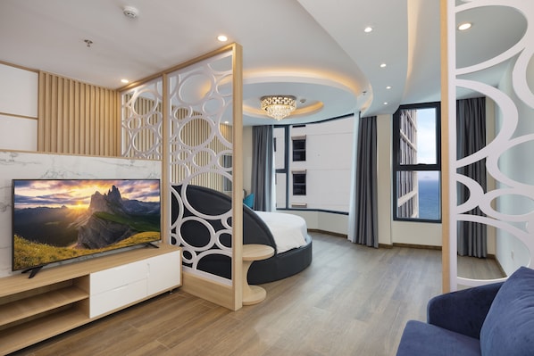 Suite, Sea View | Television