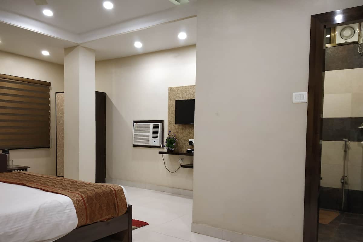 1 bedroom, individually decorated, individually furnished
