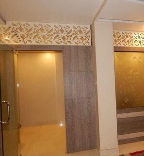 Deluxe Suite, 1 King Bed | 1 bedroom, individually decorated, individually furnished