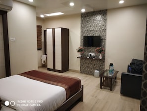 Individually decorated, individually furnished, iron/ironing board - Hotel Aadesh Palace (Varanasi)