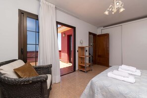 4 chambres, fer et planche à repasser, Wi-Fi gratuit, draps fournis