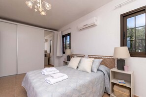 4 chambres, fer et planche à repasser, Wi-Fi gratuit, draps fournis