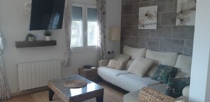 Smart TV, books, stereo - House with garden (Castelldefels)