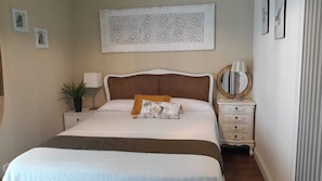 5 Schlafzimmer, Schreibtisch, Bügeleisen/Bügelbrett, kostenloses WLAN