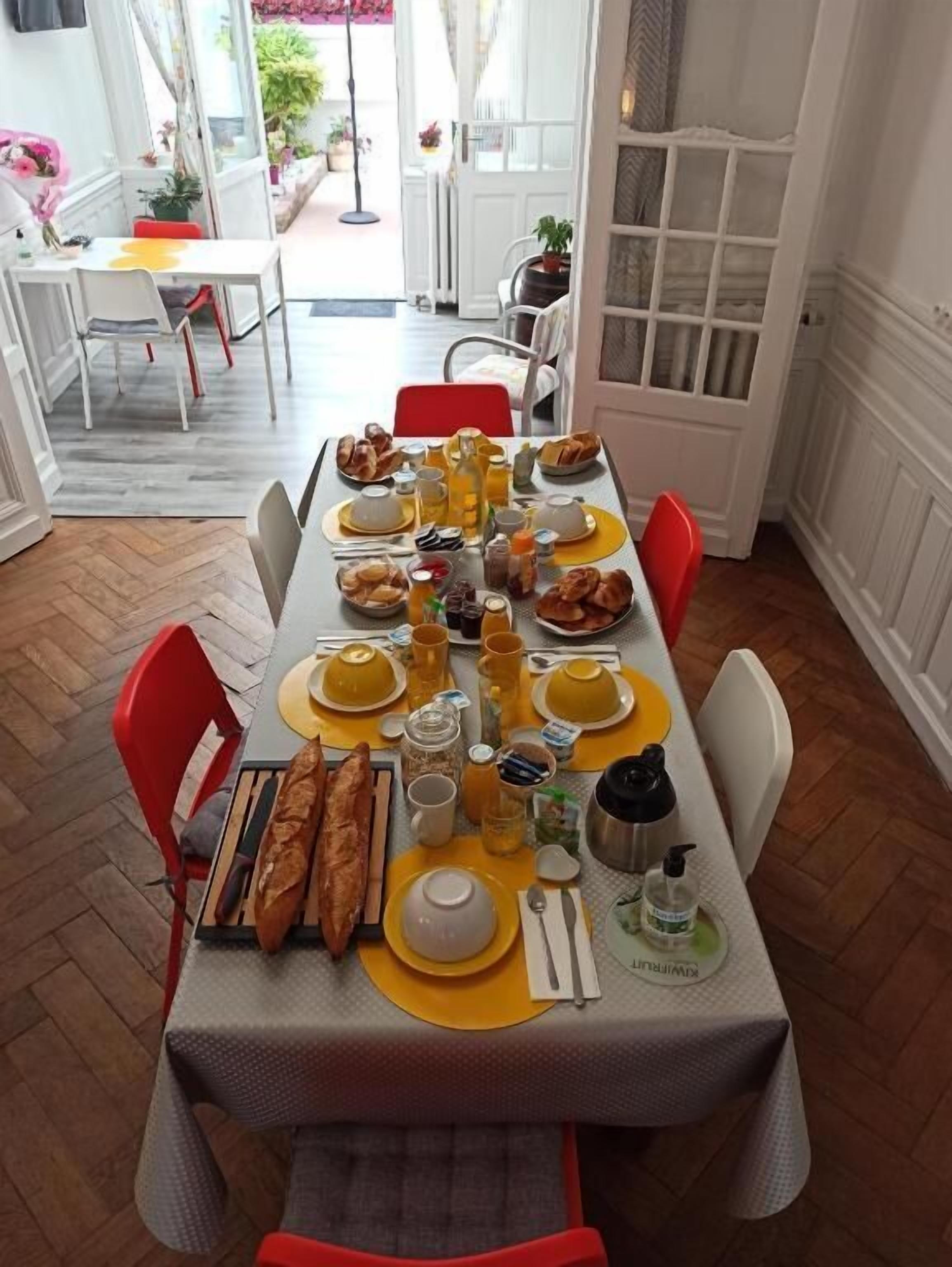 Free daily continental breakfast 