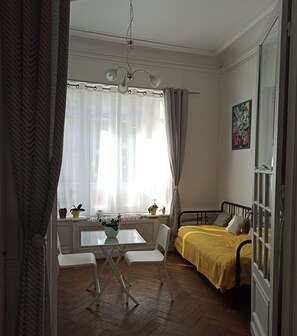 Quarto solteiro | Roupas de cama premium, camas Select Comfort, cofres nos quartos