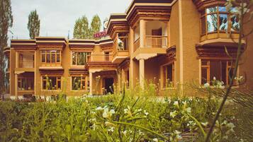 Fachada de la propiedad