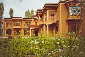 Front of property - Togochey Boutique Hotel (Leh)