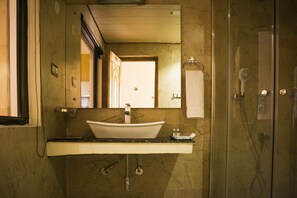 Suihku, designer-hygieniatuotteet