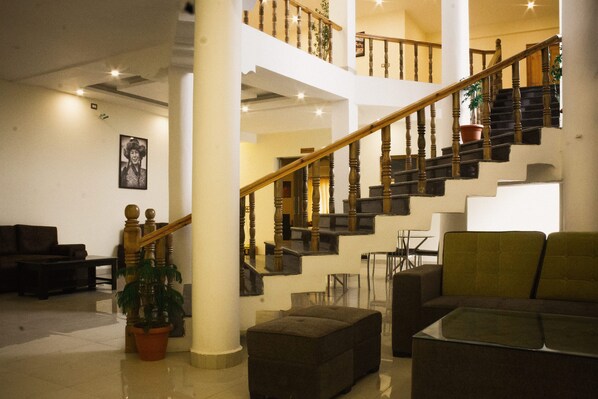 Lobby sitting area - Togochey Boutique Hotel (Leh)