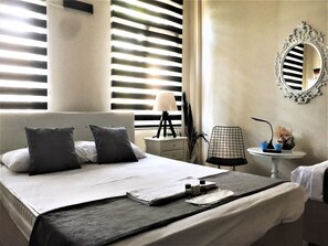 Classic Apartment | 1 bedroom, in-room safe, desk, laptop workspace