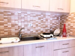 Fridge, stovetop, electric kettle, cookware/dishes/utensils