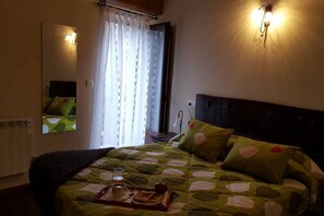 3 Schlafzimmer, schallisolierte Zimmer, WLAN, Bettwäsche