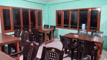 Daily continental breakfast (INR 251 per person)