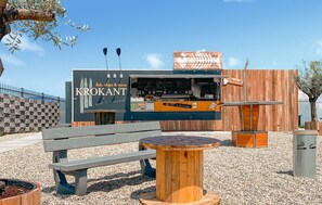 Outdoor dining - Cozy home in Sint-Annaland with kitchen (Sint-Annaland)