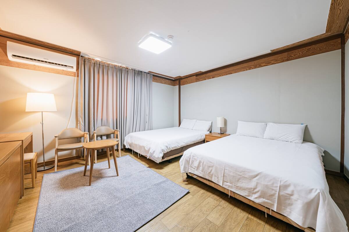 family twin room | desk, free wifi, bed sheets