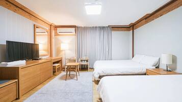 Family Twin Room | Desk, free WiFi, bed sheets