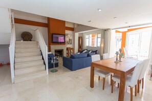 Penthouse, 3 Bedrooms, Terrace, Sea View | Living room