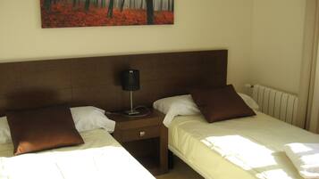 2 slaapkamers, een strijkplank/strijkijzer, gratis wifi, beddengoed