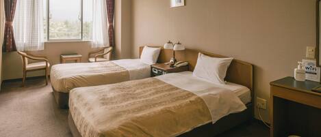 Habitación cuádruple Deluxe (Western Style) | Escritorio, espacio para trabajar con laptop y wifi gratis