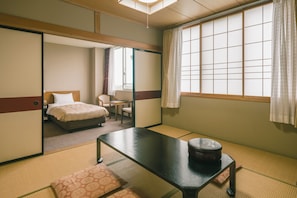 Standard Quadruple Room | Desk, laptop workspace, WiFi (free) - Myoko Sunshine Hotel (Joetsu)