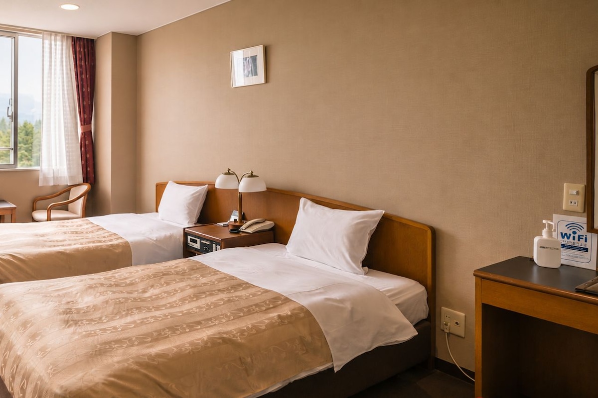 Deluxe Quadruple Room (Western Style) | Desk, laptop workspace, WiFi (free)