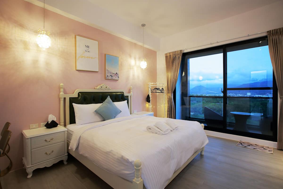 1 bedroom, premium bedding, individually decorated