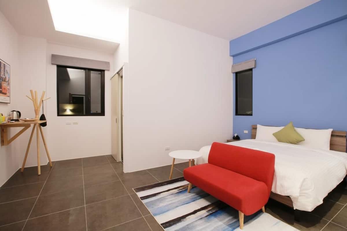 Habitació doble estàndard, 1 llit de matrimoni | 1 dormitori, roba de llit d'alta qualitat i escriptori 